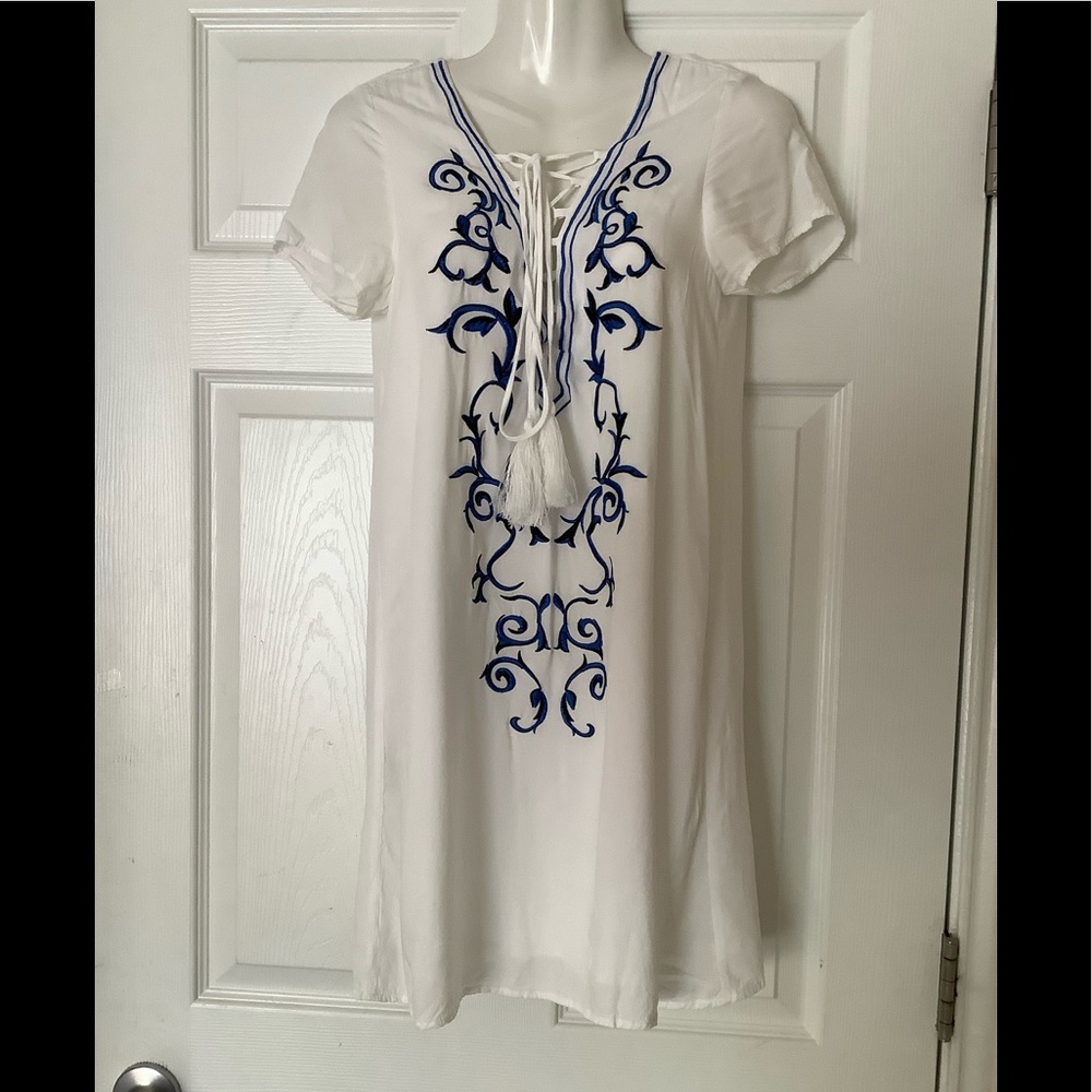 Lulus dress embroidery  size small color white .